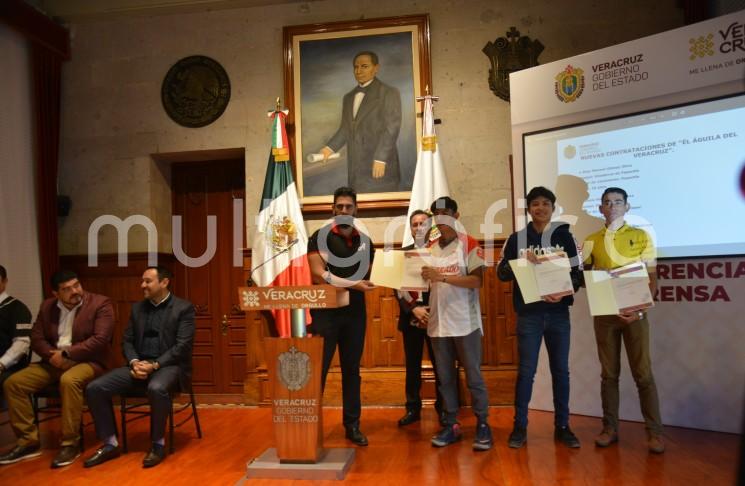 En conferencia de prensa en Palacio de Gobierno,se dio a conocer que tres jóvenes beisbolistas que participaron en la Liga Invernal Copa Veracruz, recibieron la invitación formal del Águila de Veracruz para la pretemporada 2023 de la Liga Mexicana de Béisbol.