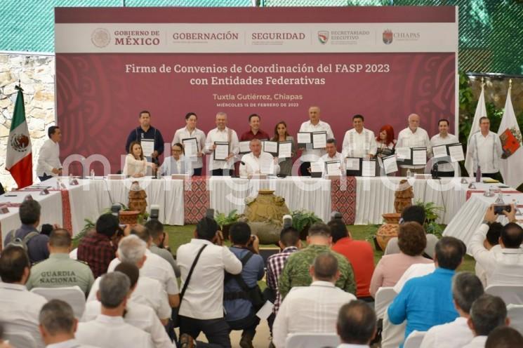 Veracruz recibirá 302 mdp para seguridad pública; firma Gobernador convenio de coordinación. 