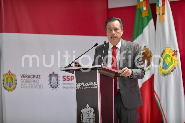 En presencia de autoridades municipales de diferentes regiones, el gobernador Cuitláhuac García Jiménez destacó la autorización de un fondo de mil millones de pesos para las entidades con mejores resultados en materia de seguridad, del cual corresponderán a Veracruz cerca de 50, que destinará a los municipios con mayor avance.

