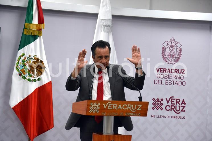  El gobernador Cuitláhuac García aseveró que Veracruz tiene la mejor oferta para que Tesla instale su próxima planta en la entidad. Destacó el exceso de gas natural, nuestra central nuclear y la disponibilidad de agua. 