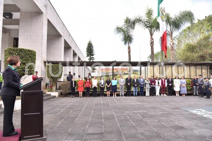 Este 24 de febrero, Día de la Bandera de México, la presidenta de la Mesa Directiva, diputada Margarita Corro Mendoza, y el presidente de la Junta de Coordinación Política (Jucopo), encabezaron el acto cívico, celebrado en la explanada del Palacio Legislativo, para rendir los honores al Lábaro Patrio.

