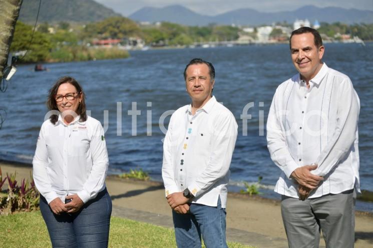  Veracruz cubre los desafíos de logística y producción necesarios para la instalación de la planta de producción de autos Tesla, aseguró el gobernador Cuitláhuac García Jiménez en un mensaje formal para solicitar que la entidad sea considerada como el punto de inversión. 