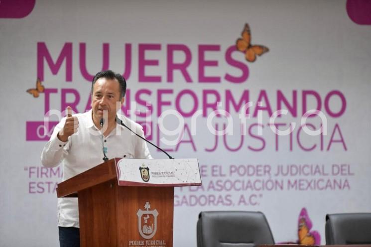 El titular del Ejecutivo asistió como invitado de honor al evento protocolario, donde su mensaje claro previo al 8 de marzo, Día Internacional de las Mujeres, es que el empoderamiento de la mujer en Veracruz es una realidad, gracias a ellas mismas y no a concesiones o favores.