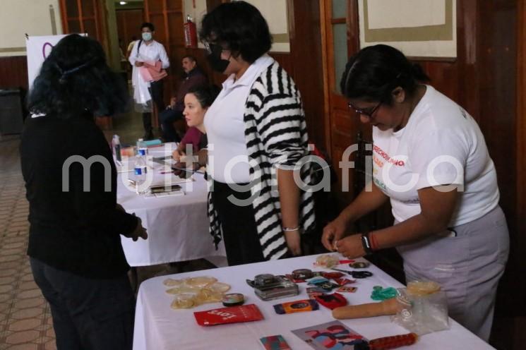 De acuerdo con la directora de Salud del Ayuntamiento de Xalapa, Olga Alarcón Ricárdez, estas actividades se desarrollan en coordinación con la Universidad Veracruzana (UV), el Centro de Integración Juvenil de Xalapa y algunas instituciones privadas. 