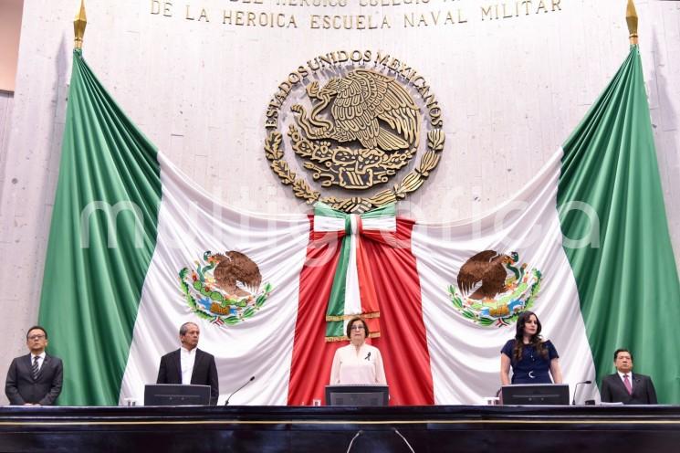 Mediante la aprobación del Punto de Acuerdo de la Junta de Coordinación Política (Jucopo), el Pleno de este Congreso determinó que sea inscrita, con letras doradas, en uno de los Muros de Honor del Recinto Oficial de Sesiones del Palacio Legislativo, la leyenda 2023, Año del Bicentenario del Heroico Colegio Militar.