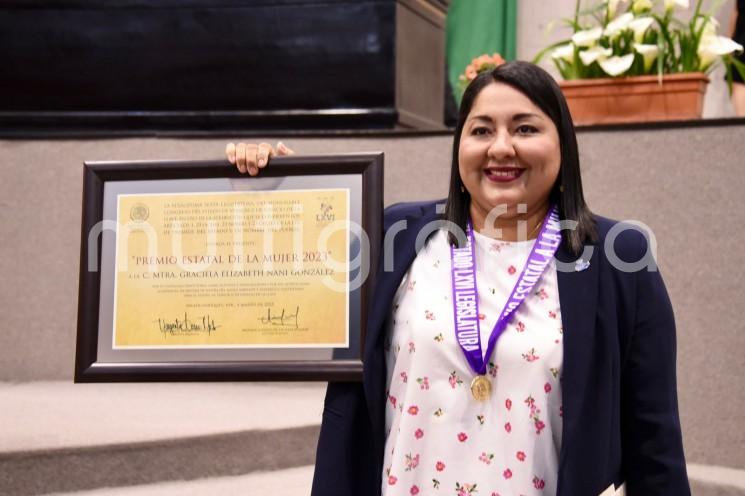 En sesión solemne y con la presencia del y la titular de los poderes Ejecutivo y Judicial del estado, la LXVI Legislatura del Congreso local entregó a la ciudadana Graciela Elizabeth Nani González el Premio Estatal a la Mujer 2023, en reconocimiento a su loable trabajo y destacada trayectoria profesional, académica, científica y de impulso a las veracruzanas en la búsqueda de la igualdad al acercarlas al conocimiento y contribuir así al ejercicio de sus derechos y a la igualdad de género en la entidad.

