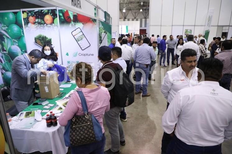  Luego de dos días en los que el sector agrícola tuvo a su disposición insumos, tecnología, precios preferenciales y esquemas de financiamiento con el propósito de aumentar el rendimiento del campo y cuidar los nutrientes del suelo, concluyó exitosamente la Expo Fertilizantes Veracruz. 