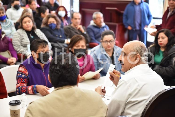 Obra hidráulica, de vialidad, muros de contención, alumbrado público y temas sociales fueron las peticiones atendidas esta mañana por el presidente municipal Ricardo Ahued Bardahuil, en jornada de audiencias ciudadanas.

