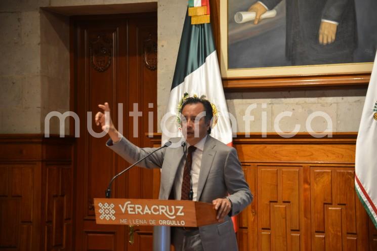 El gobernador Cuitláhuac García Jiménez informó que el narcomenudeo es la única línea  de investigación tras la persecución y balacera la noche del miércoles en el bulevar de Boca del Rio,  según reportó la Fiscalía General del Estado (FGE) en la reunión de Coordinación para la Construcción de la Paz.  