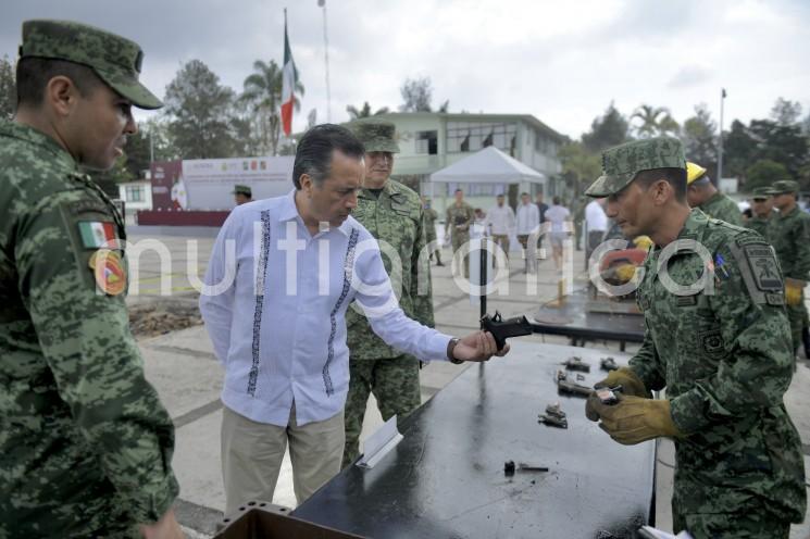 Se llevó a cabo la destrucción por parte de la Secretaría de la Defensa Nacional de armas aseguradas, donde el Gobernador agradeció el respaldo de esta gran institución que ha permitido, junto con la Marina y la Guardia Nacional, reducir en más del 30 por ciento los homicidios dolosos y arriba del 70 los secuestros, en los cuatro años recientes.