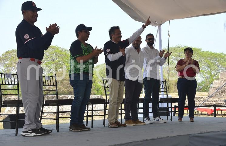 Autoridades estatales y directivos presentaron a la plantilla oficial de El Águila de Veracruz para la temporada 2023 de la Liga Mexicana de Béisbol desde la zona arqueológica de Zempoala, 