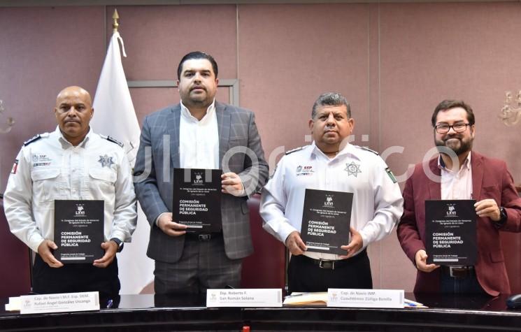 Con la aprobación y firma del Programa Anual de Trabajo, verificadas este día en la sala Venustiano Carranza del Palacio Legislativo, la Comisión Permanente de Seguridad Pública de la LXVI Legislatura del estado renovó su compromiso de contribuir, a través de la legislación en la materia, a la mejora de instituciones, salvaguardando los derechos humanos y la perspectiva de género, privilegiando el fortalecimiento del Estado de Derecho.

