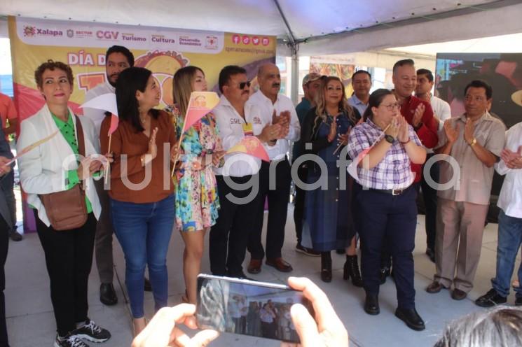 En la Plaza San José, el alcalde Ricardo Ahued inauguró la Feria del Taco, donde se encuentran de pastor y hasta de insectos.