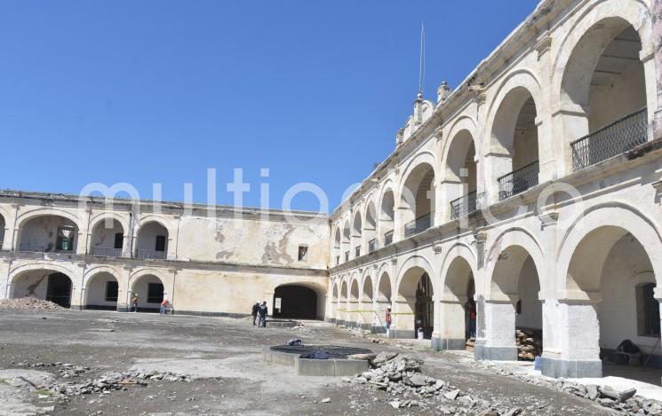 .- La rehabilitación de la Fortaleza de San Carlos, en el marco de los 200 años de fundación del Heroico Colegio Militar, dio inicio este mes con una inversión de 50 millones de pesos a fin de incentivar el turismo y fomentar la cultura cívica, como parte de una estrategia para rescatar la memoria histórica de Veracruz y de México.