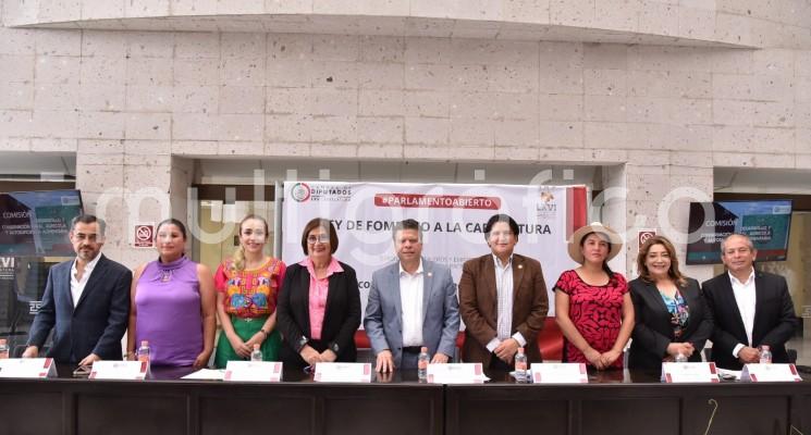 Con el propósito de conocer y sumar las demandas de las y los productores locales y enriquecer así la iniciativa de Ley de Fomento a la Cafeticultura, se celebró, en el Palacio Legislativo de Veracruz y bajo la modalidad de parlamento abierto, un foro que reunió a diputados federales y locales, productores y empresarios del café.