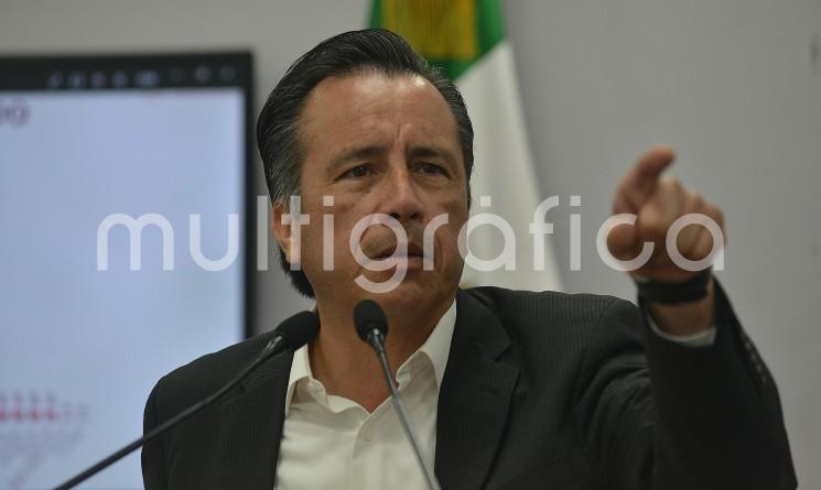 El gobernador Cuitláhuac García acusó que los ministros de la Suprema Corte pretenden torpedear el proyecto de seguridad de la 4T. Hubo tintes politiqueros en la decisión de frenar el pase de la Guardia Nacional a SEDENA, afirmó.
