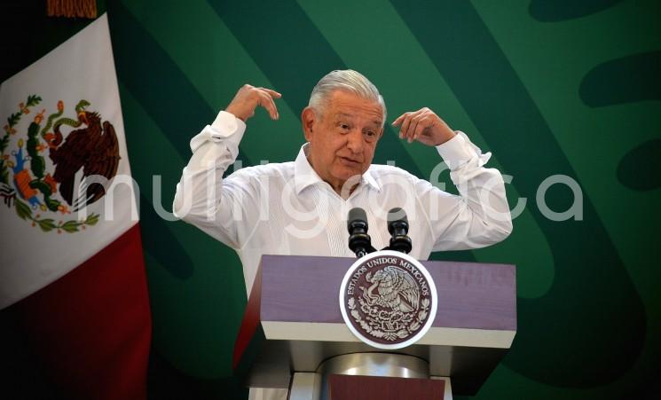 Desde el puerto de Veracruz, el presidente Andrés Manuel López Obrador señaló que en México se acabó la politíca solo de cúpulas o de una élite, y peor aún de conservadores en el Senado, como Julen Renentería.