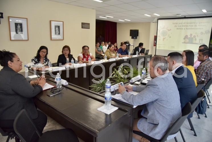 Con el objeto de fortalecer la protección de los derechos fundamentales de las niñas, niños y adolescentes, la diputada Illya Dolores Escobar Martínez realizó una mesa de trabajo con especialistas en miras a construir una propuesta de reforma al Código Penal del estado que establecería y sancionaría el delito de cohabitación forzada de menores de edad.