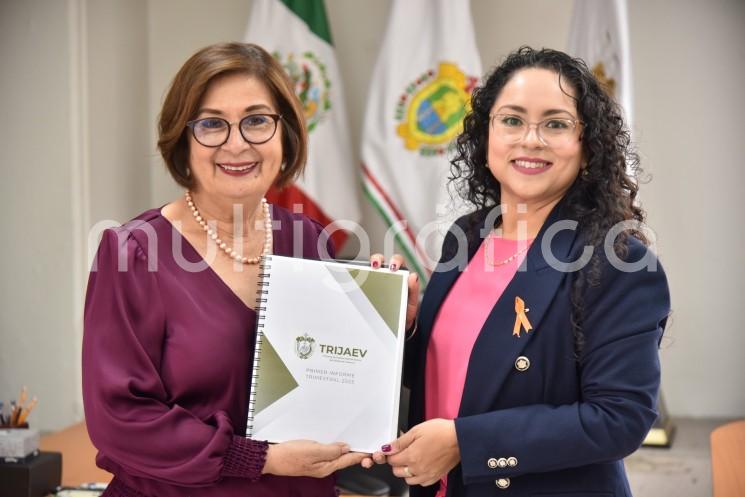 La presidenta de la Mesa Directiva de la LXVI Legislatura, diputada Margarita Corro Mendoza, recibió de la presidenta del Tribunal de Justicia Administrativa del Estado de Veracruz (Trijaev), magistrada Leticia Aguilar Jiménez, el Primer Informe Trimestral de este organismo autónomo, que incluye los estados financieros del ejercicio del gasto público correspondiente al periodo enero-marzo de 2023.