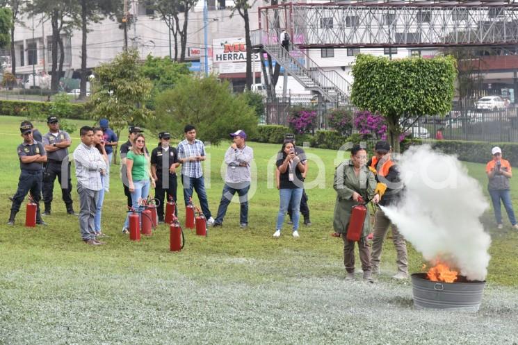 Con el curso denominado Manejo de extintores, dirigido a brigadistas de la Unidad Interna de Protección Civil del Congreso local y elementos del Instituto de la Policía Auxiliar y Protección Patrimonial para el Estado de Veracruz (IPAX) que laboran en este recinto, este día concluyó la Semana de la Seguridad Social 2023.