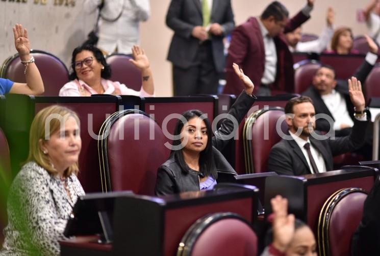 El Pleno de la LXVI Legislatura aprobó el Acuerdo de la Junta de Coordinación Política (Jucopo) por el que exhorta a autoridades del estado y la federación a presentar a este Congreso un informe en el cual determine la viabilidad y eficiencia del servicio de agua potable, drenaje, alcantarillado, saneamiento y disposición final de aguas residuales que presta Urbanizadora Medellín S. A. de C. V., en los fraccionamientos Puente Moreno y Lagos de Puente Moreno, ubicados en dicho municipio.