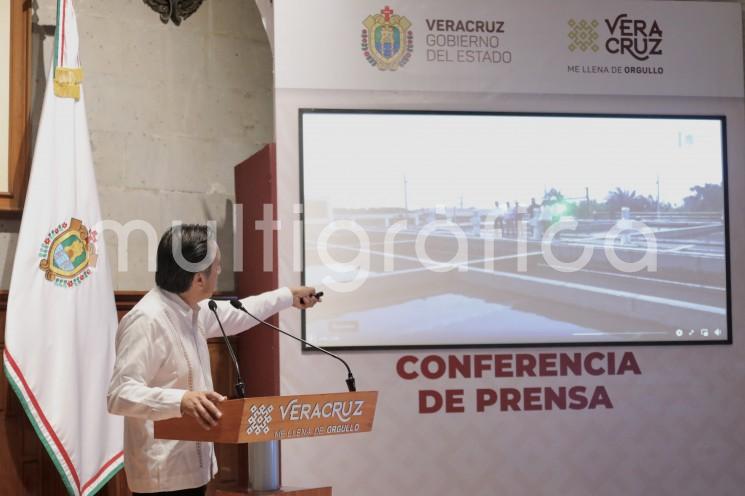  Con la construcción del colector pluvial Coatzacoalcos en su cuarta etapa, la Comisión del Agua del Estado de Veracruz (CAEV) cierra un paquete de magnas obras que brindarán mayor comodidad, confianza y seguridad a los xalapeños, solucionando de manera integral el problema histórico de inundaciones en la capital. 