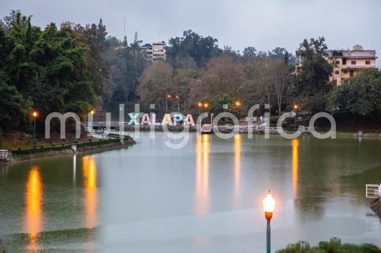 El director de Turismo de Xalapa, Josué Vázquez González.confirmó un registro del cien por ciento de ocupación hotelera durante el pasado mes de abril, gracias a  los eventos deportivos y de tecnología que se realizaron en el municipio durante el mes pasado. 