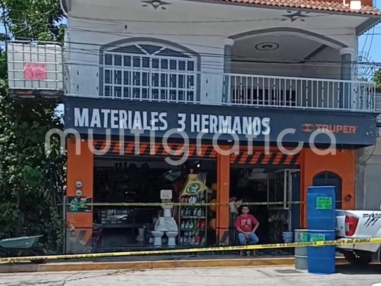 Un empresario perdió la  vida,  acribillado en su negocio de materiales de construcción en la ciudad de Misantla, Ver. por sujetos que llegaron hasta su local y le dispararon en repetidas ocasiones. Un empleado resultó herido.