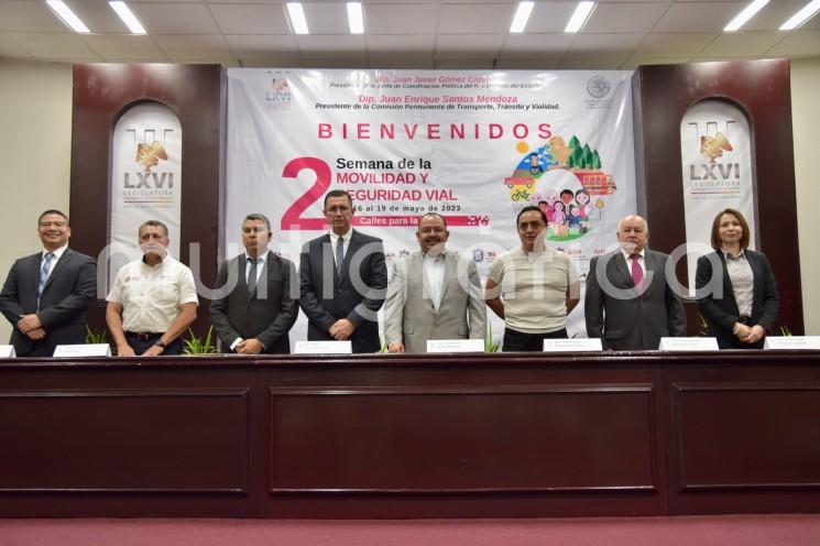 Al inaugurar la segunda edición de la Semana de la Movilidad y la Seguridad Vial, en el Palacio Legislativo, el presidente de la Comisión Permanente de Transporte, Tránsito y Vialidad de este Congreso, diputado Juan Enrique Santos Mendoza, dijo que para mejorar efectivamente la calidad de la movilidad de las personas es indispensable la corresponsabilidad tanto de los usuarios de las vías públicas y los operarios de transporte como del gobierno, la academia, organizaciones de la sociedad civil y empresarios.