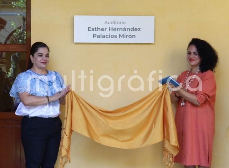 A partir de este miércoles 17 de mayo, el auditorio del Museo de Arte del Estado de Veracruz llevará el nombre de Esther Hernández Palacios Mirón como un reconocimiento a sus aportes a la literatura mexicana, a la cultura de Veracruz y a su labor como funcionaria pública en el ámbito cultural.