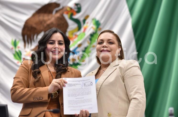 La diputada Verónica Pulido Herrera presentó al Pleno una iniciativa que reformaría el artículo 18 de la Ley Orgánica del Poder Legislativo del estado para incorporar como atribución del Congreso la realización de foros de consulta en materia de seguridad pública y que conlleve la participación ciudadana directa en las diversas regiones de la entidad para la confección de las normas legales pertinentes. 