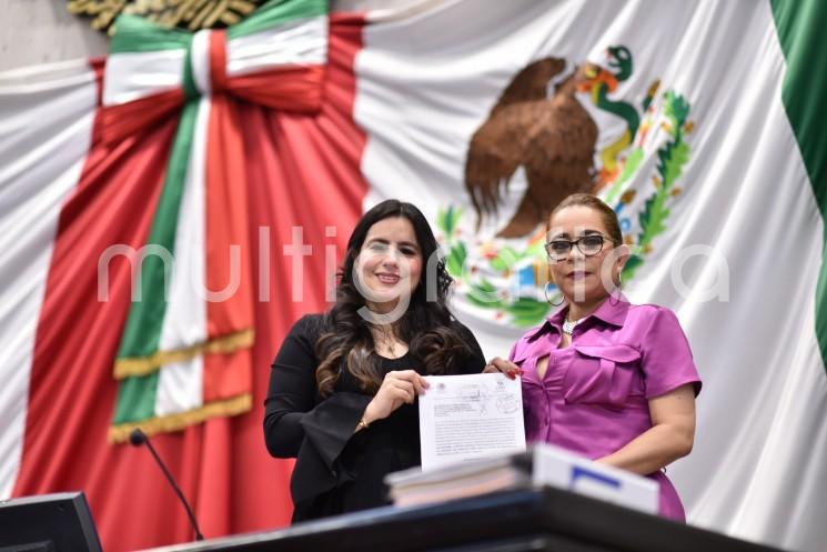 Mediante una Iniciativa, la diputada Citlali Medellín Careaga propuso que sea obligatoria la comunicación escrita entre agentes y subagentes municipales y el Ayuntamiento y que, en caso de no poder proceder inmediatamente con la información oficial por la vía escrita, lo hagan en el trascurso de un tiempo considerable.