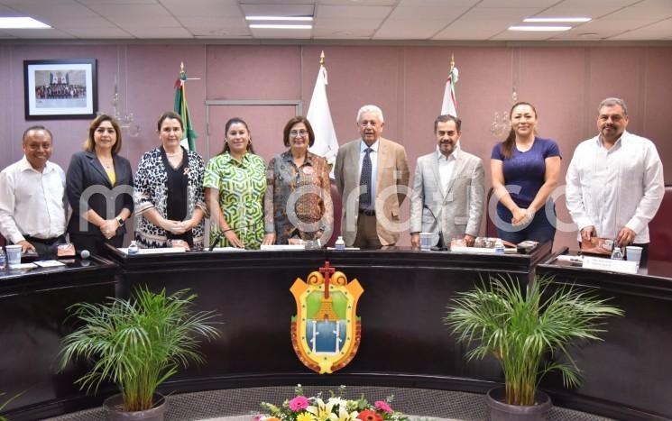 ntegrantes de la LXVI Legislatura, encabezados por la presidenta de la Mesa Directiva, diputada Margarita Corro Mendoza, y por el presidente de la Junta de Coordinación Política, diputado Juan Javier Gómez Cazarín, participaron en el conversatorio Política en materia agraria, a cargo del procurador del ramo, Luis Hernández Palacios Mirón, quien explicó los logros recientes en la materia, sobre todo, en el estado de Veracruz.