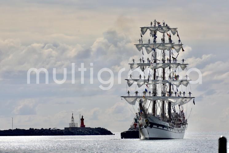 Como parte del XXXIII Crucero de Instrucción al Exterior, el Buque Escuela Simón Bolívar de la Armada de Venezuela arribó al puerto de Veracruz y permanecerá hasta el lunes 30 de mayo, dónde podrá ser visitado por veracruzanos y turistas de la región en horarios de 10 de la mañana a 7 de la noche.