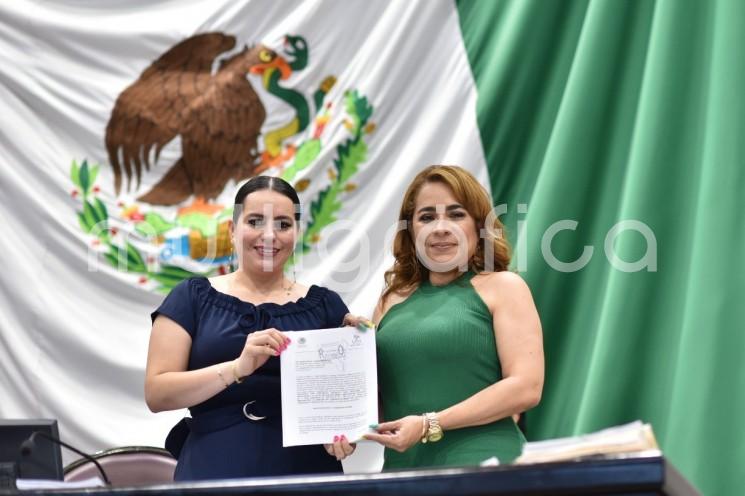 La diputada Citlali Medellín Careaga presentó una iniciativa con proyecto de decreto que reforma diversas disposiciones de la Ley para la Prevención y Atención del Cáncer de Mama del estado de Veracruz, que prevé el cumplimiento puntual por parte de las autoridades estatales con la prevención, detección, tratamiento, control y vigilancia del cáncer de mama.

