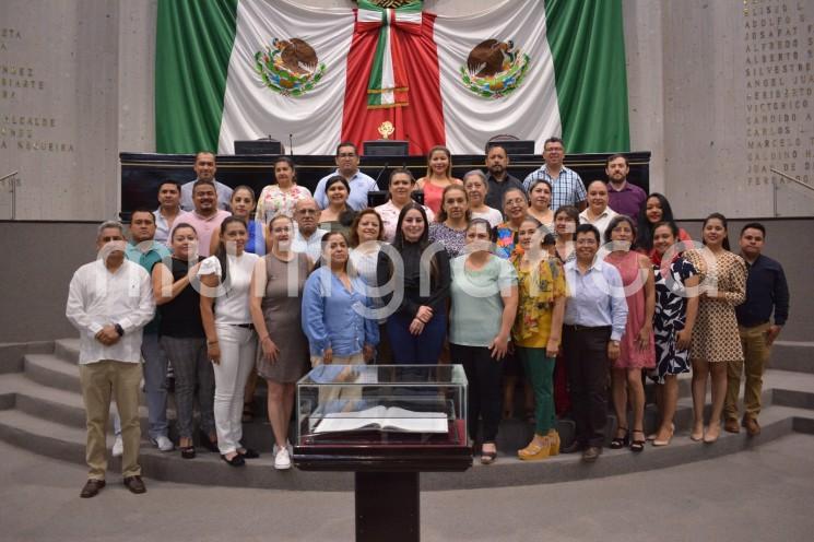 Con la finalidad de mantener la comunicación y vinculación con autoridades de escuelas asentadas en el municipio de Tlalnelhuayocan, la diputada Arianna Guadalupe Ángeles Aguirre realizó una reunión con 26 personas titulares de direcciones y representantes escolares, en la que revisaron las demandas e inquietudes más recurrentes en cada plantel para buscar una posible solución ante las respectivas dependencias.

