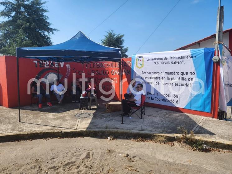 Maestros de la zona Xalapa C, afiliados al Sindicato Estatal de Trabajadores al Servicio de la Educación (SETSE), tomaron la Supervisión Escolar de Telebachilleto, en Coatepec, en apoyo a los maestros del Telebachillerato Colonia Úrsulo Galván, quienes también protestaron en ese plantel, ante la imposición de un docente como coordinador(director).