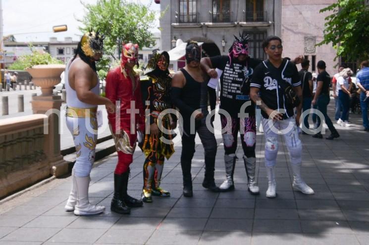 Con actividades lúdicas, informativas y deportivas, el Ayuntamiento, a través de la Dirección de Salud, realiza la Feria de la Salud De dos a tres caídas contra las adicciones. 