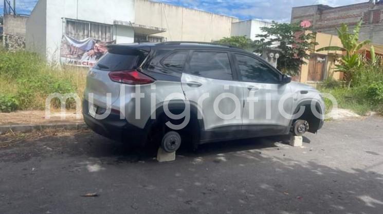 Vecinos de fraccionamientos del municipio Emiliano Zapata piden a la policía municipal y SSP realicen rondines en la zona, pues constantemente los vehículos sufren el robo de sus llantas, tanto los estacionados en vía pública como en garage.