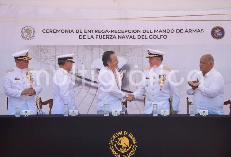 Como invitado de honor y reafirmando la colaboración en materia de seguridad, el gobernador Cuitláhuac García Jiménez participó en la ceremonia Entrega-Recepción de la Fuerza Naval del Golfo, acto que alude a la rotación permanente del personal con la finalidad de que la institución continúe cumpliendo su misión y atribuciones.

