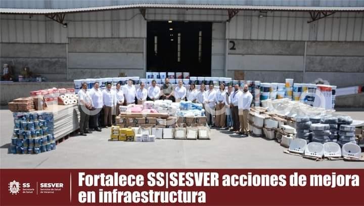 En seguimiento a la estrategia de fortalecer la infraestructura en salud, consolidando una mayor calidad en la atención de las familias, la Secretaría de Salud y Servicios de Salud de Veracruz, a través de la Dirección Administrativa, realizó la entrega de insumos y materiales a Hospitales y Jurisdicciones Sanitarias del Estado.