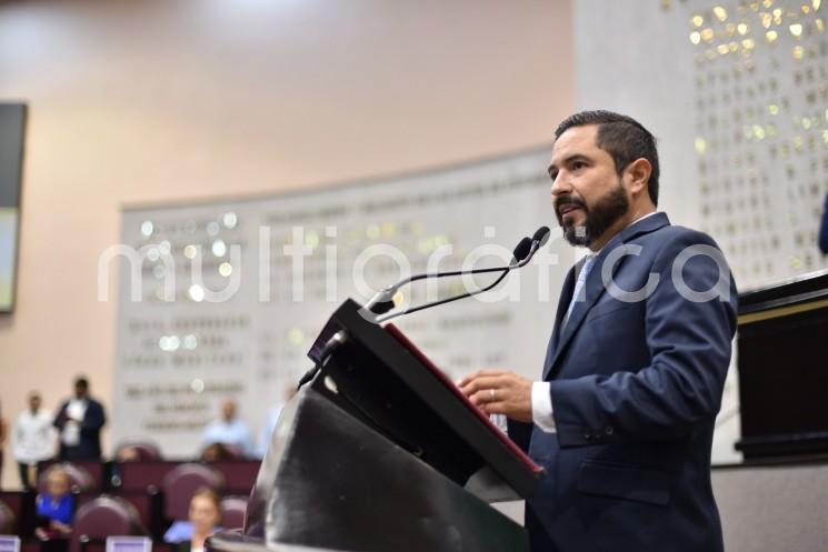 El diputado Jaime Enrique de la Garza Martínez presentó una iniciativa, con la finalidad que las personas jubiladas, pensionadas y mayores de 65 años de edad gocen del subsidio del 50 por ciento por el pago de licencias para conducir tipo B, C y D.