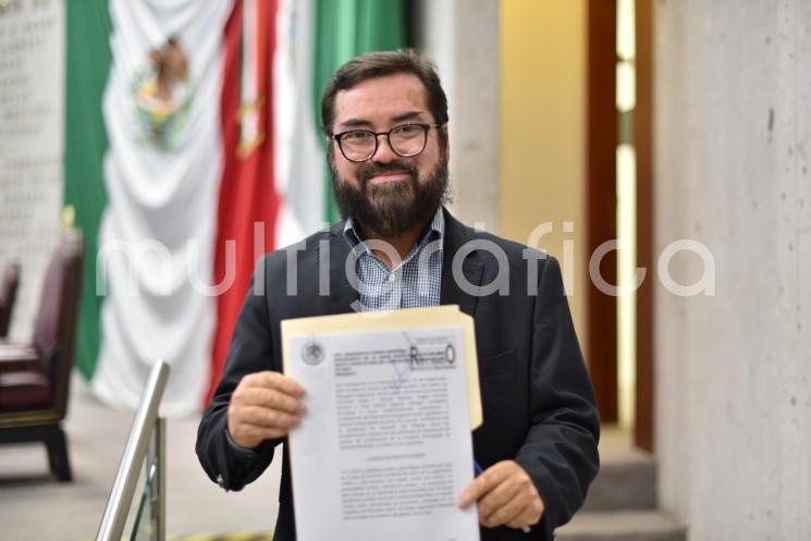 El legislador Sergio Lenin Guzmán Ricardez presentó un Anteproyecto con Punto de Acuerdo que propone el Manual de requisitos que deben cumplirse ante solicitudes municipales


 