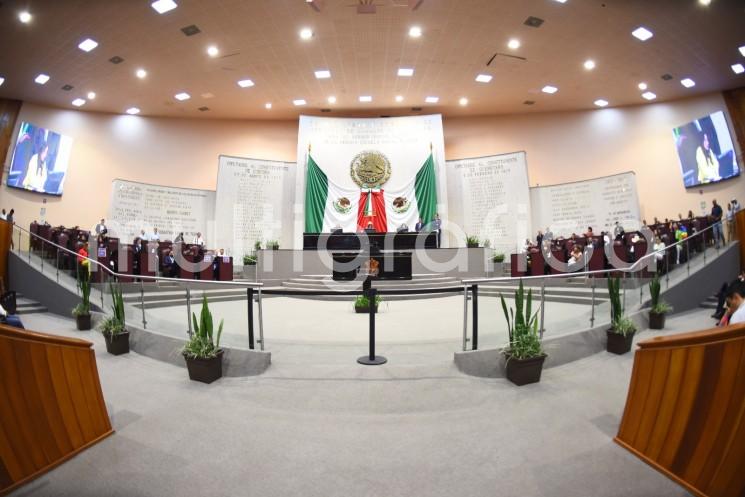 El Pleno de la LXVI Legislatura aprobó que la Comisión Permanente de Corredor Interoceánico, Zonas Libres y Desarrollo Económico cambie su denominación a Comisión Permanente de Corredor Interoceánico, Zonas Portuarias, Mejora Regulatoria y Desarrollo Económico.