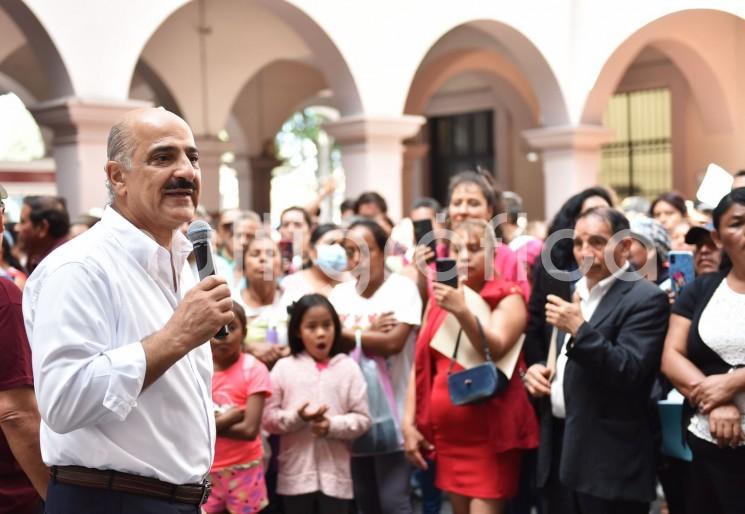  En unidad y con una política conciliadora, Gobierno y pueblo podemos resolver los problemas y necesidades de la ciudad, afirmó el presidente municipal Ricardo Ahued Bardahuil durante una jornada de audiencias ciudadanas organizada en el Patio Central del Palacio Municipal. 