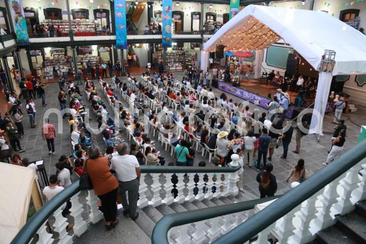 El Instituto Veracruzano de la Cultura inauguró la tarde de este viernes 21 de julio la 33ª Feria Nacional del Libro Infantil y Juvenil, que tendrá lugar a partir de hoy y hasta el domingo 30 de julio en el Colegio Preparatorio de Xalapa. 