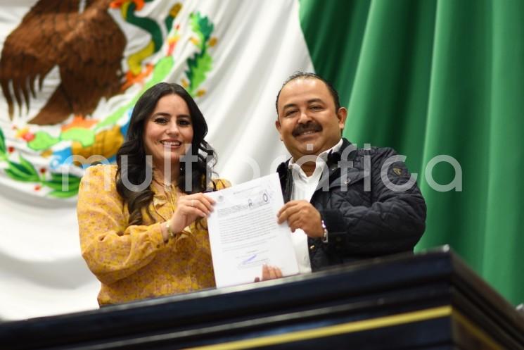 A través de un Anteproyecto con Punto de Acuerdo, el diputado Juan Enrique Santos Mendoza solicitó exhortar a los 212 Ayuntamientos y a la Secretaría de Seguridad Pública (SSP) de Veracruz para que, en el ámbito de sus competencias, implementen las acciones y sanciones conducentes a fin de evitar que cuerpos policiacos usurpen funciones de las autoridades en materia de tránsito y seguridad vial.