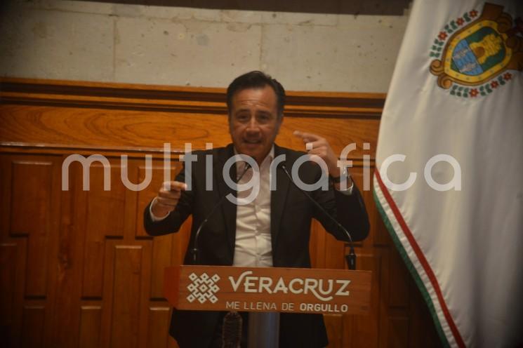  El gobernador Cuitláhuac García Jiménez informó que hay una sola línea de investigación sobre el asesinato de la excandidata a la presidencia municipal de Poza Rica, Zayma Zoraya Zamora García. 