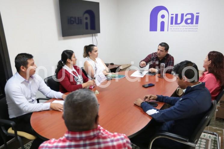 El Comisionado Presidente del Instituto Veracruzano de Acceso a la Información y Protección de Datos Personales (IVAI), David Agustín Jiménez Rojas, se reunió con la Doctora Guadalupe Díaz del Castillo Flores, Directora de Salud Pública, con el fin de mejorar los canales de transparencia, así como refrendar la inclusión y compromiso de la Secretaría de Salud.

