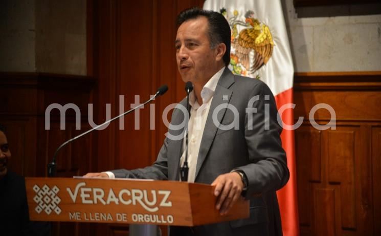 El  Gobernador Cuitláhuac García Jiménez desmintió que en los nuevos libros de texto gratuitos se omitan las matemáticas, o que se reduzca el tema a unas cuantas páginas. 